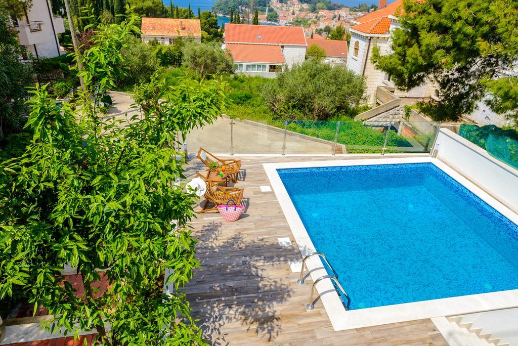Tandem Apartments With Swimming Pool 챠브타트 외부 사진