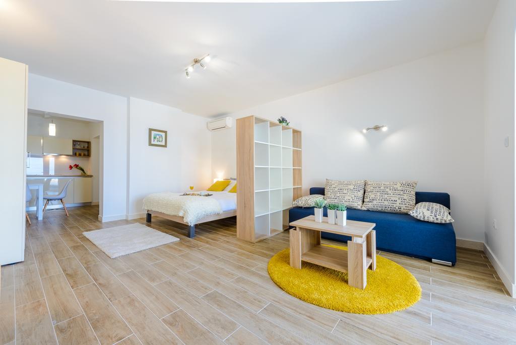 Tandem Apartments With Swimming Pool 챠브타트 외부 사진