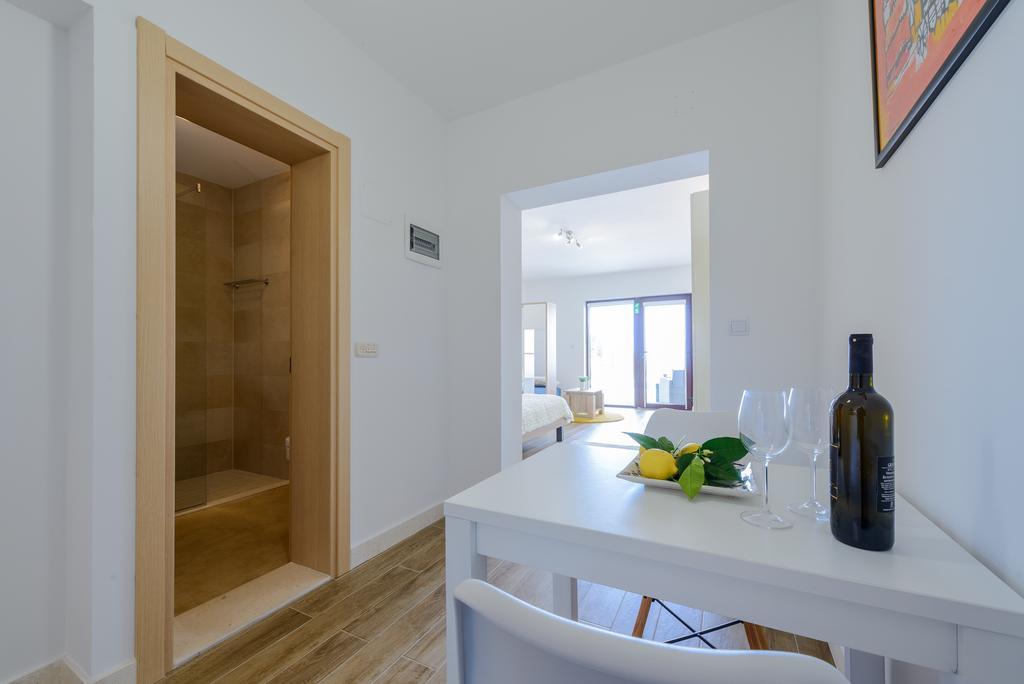 Tandem Apartments With Swimming Pool 챠브타트 외부 사진