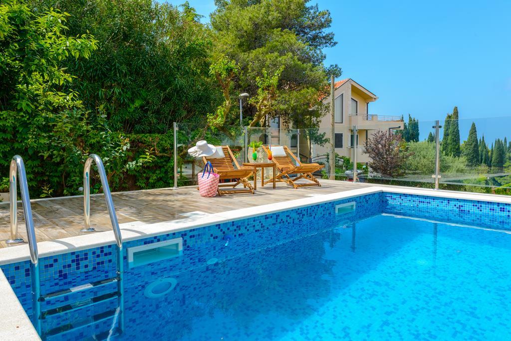 Tandem Apartments With Swimming Pool 챠브타트 외부 사진