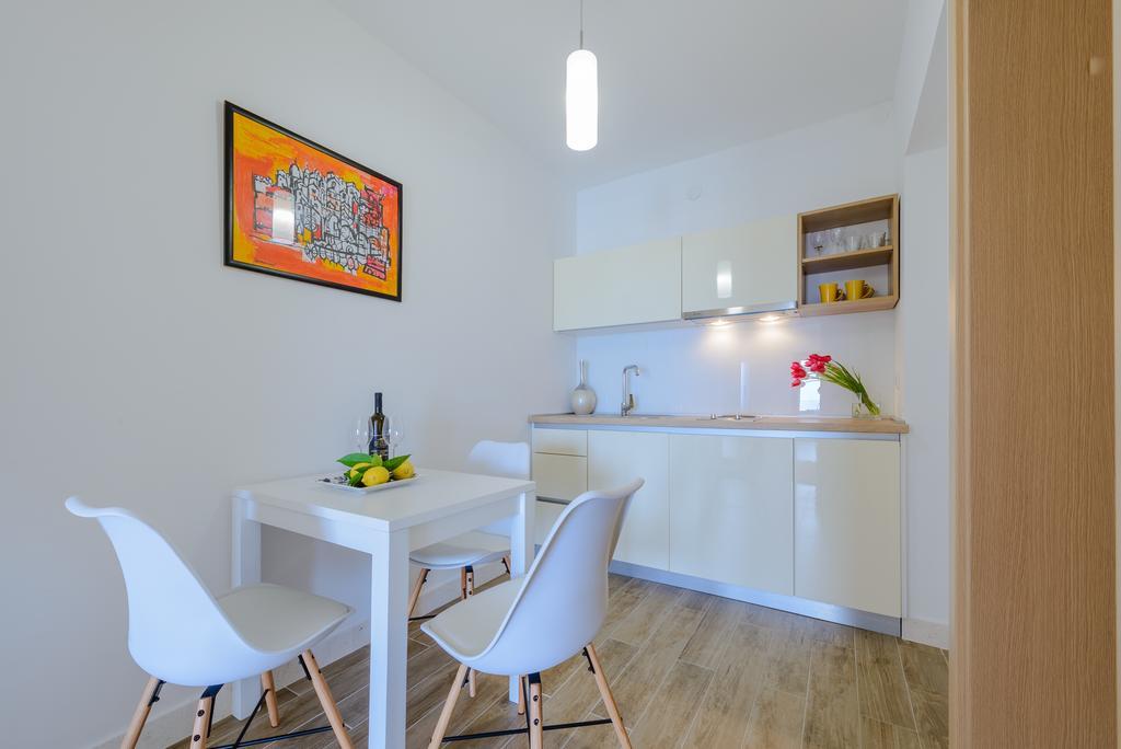 Tandem Apartments With Swimming Pool 챠브타트 외부 사진