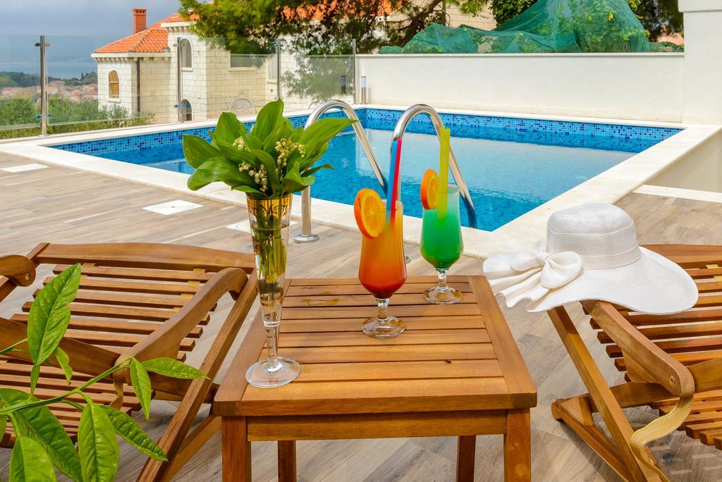 Tandem Apartments With Swimming Pool 챠브타트 외부 사진