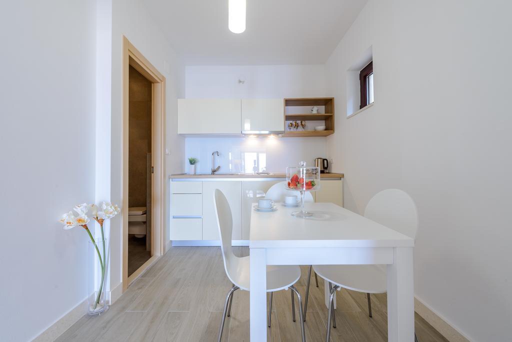 Tandem Apartments With Swimming Pool 챠브타트 외부 사진
