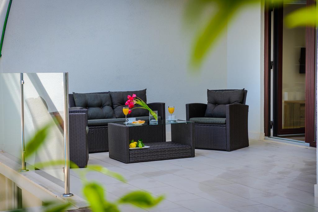 Tandem Apartments With Swimming Pool 챠브타트 외부 사진