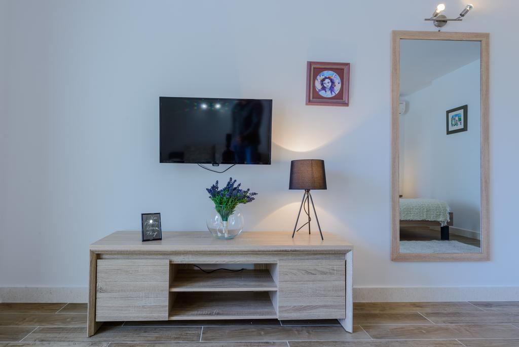 Tandem Apartments With Swimming Pool 챠브타트 외부 사진