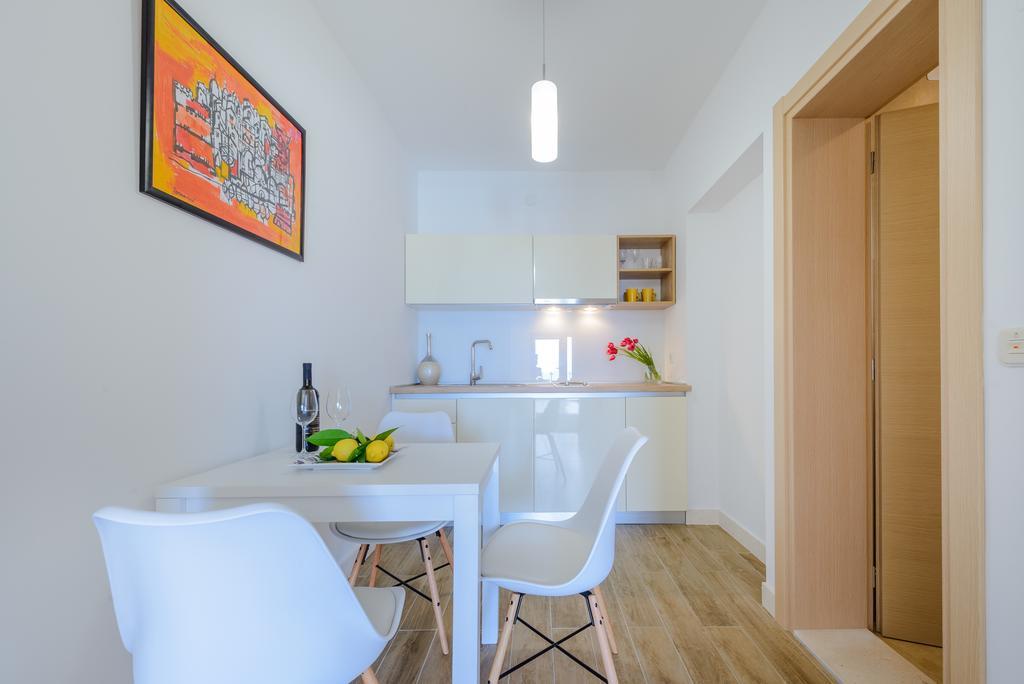 Tandem Apartments With Swimming Pool 챠브타트 외부 사진