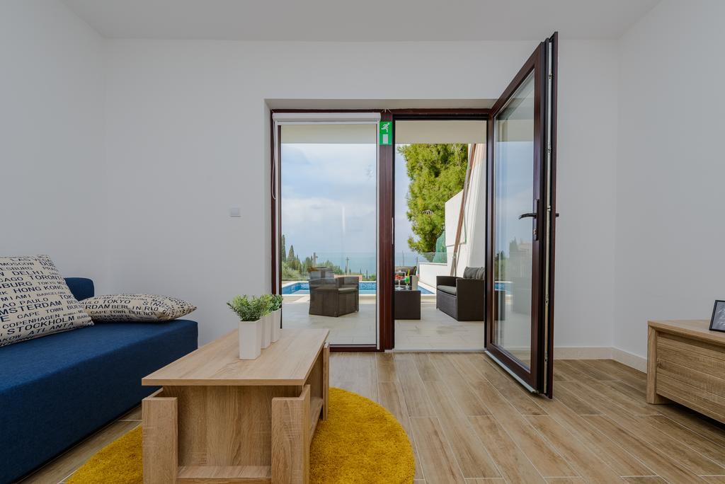 Tandem Apartments With Swimming Pool 챠브타트 외부 사진