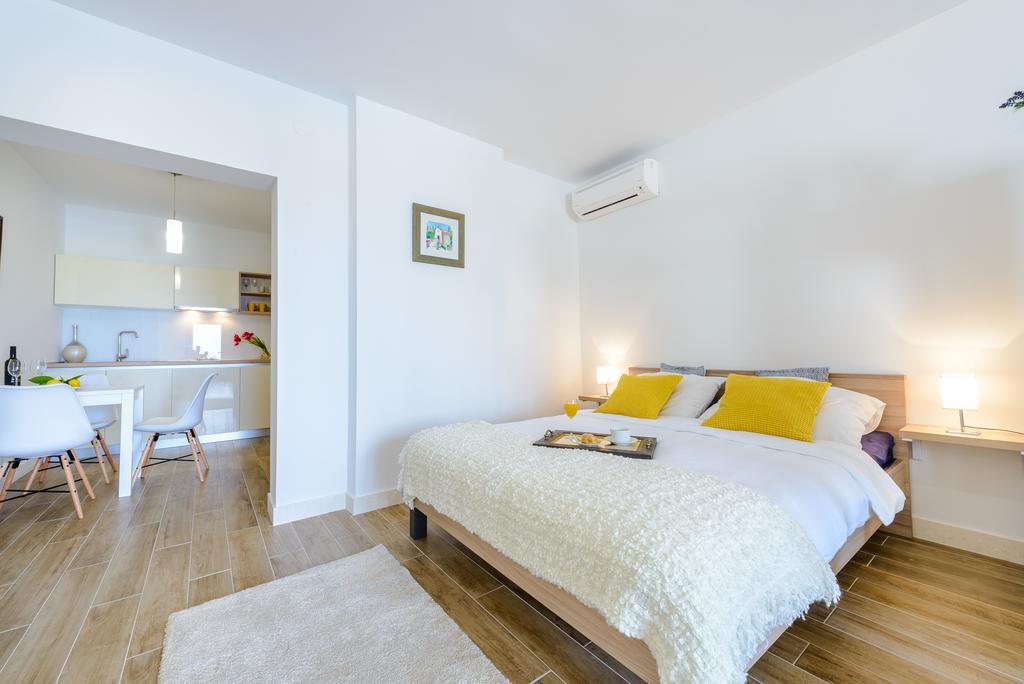 Tandem Apartments With Swimming Pool 챠브타트 외부 사진