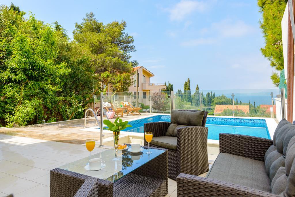 Tandem Apartments With Swimming Pool 챠브타트 외부 사진